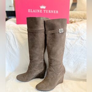 Elaine Turner Brown Suede Wedge Knee high boots w/gold hardware size 8.5 UEC